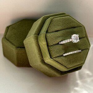 Engagement Ring & Wedding Band